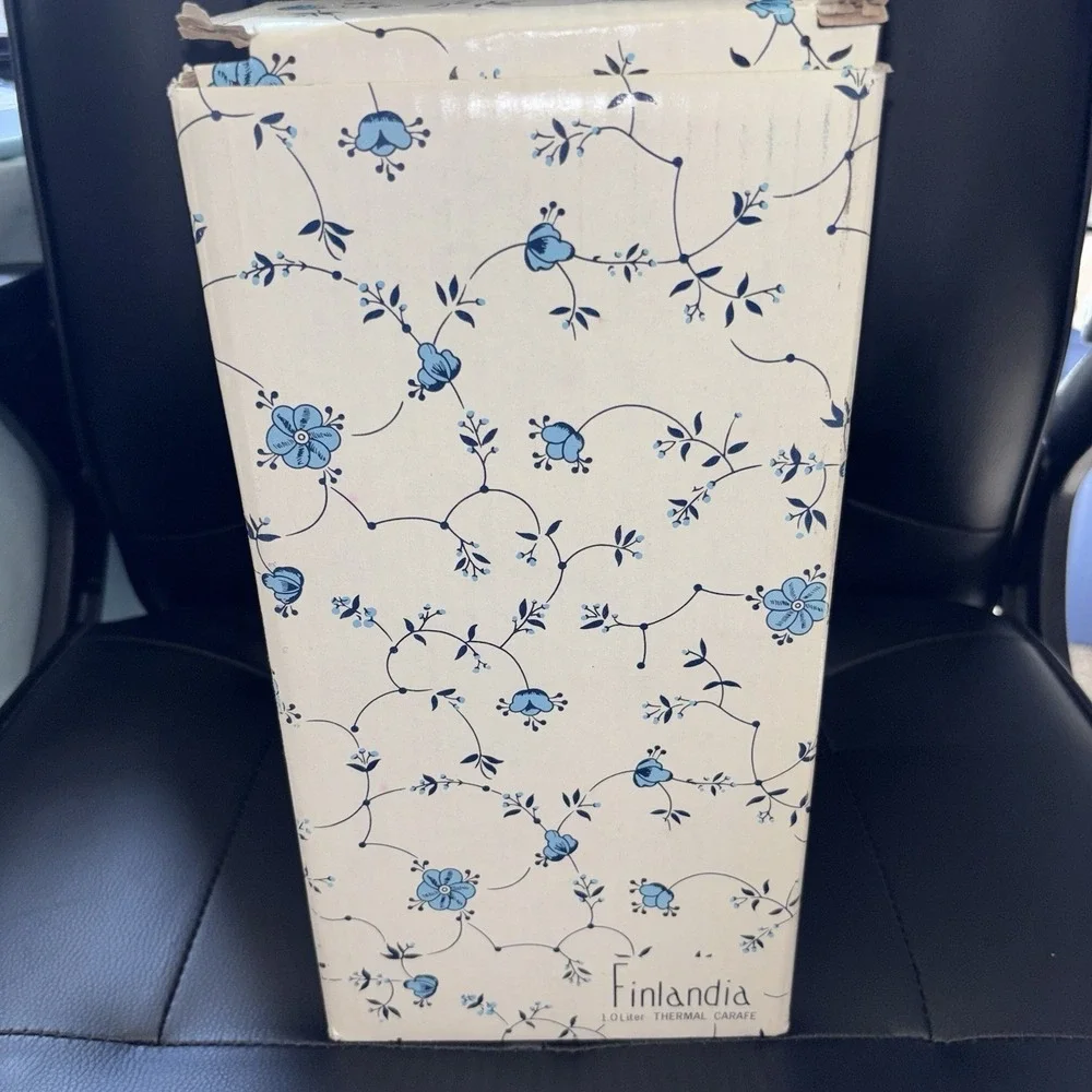 Rare Vintage Finlandia White Blue FloralThermal Carafe 1.0 Liter 11